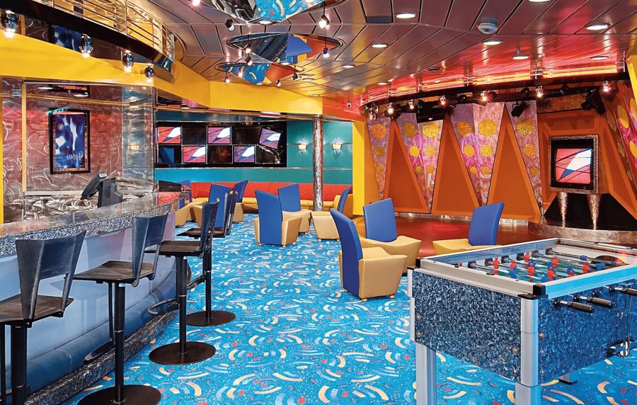 Подростковая зона Teen Lounge на Adventure of the Seas